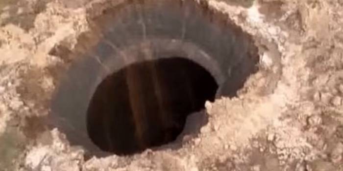 giant hole yamal