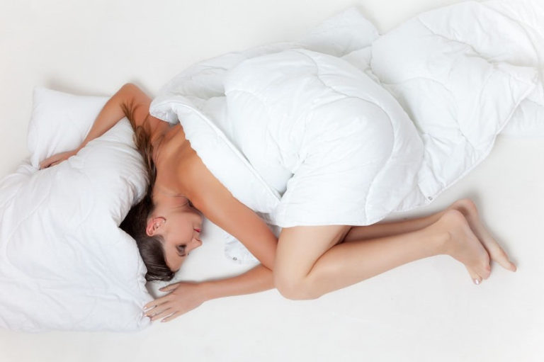 Read more about the article These Sleeping Positions Are the Best for Your Brain