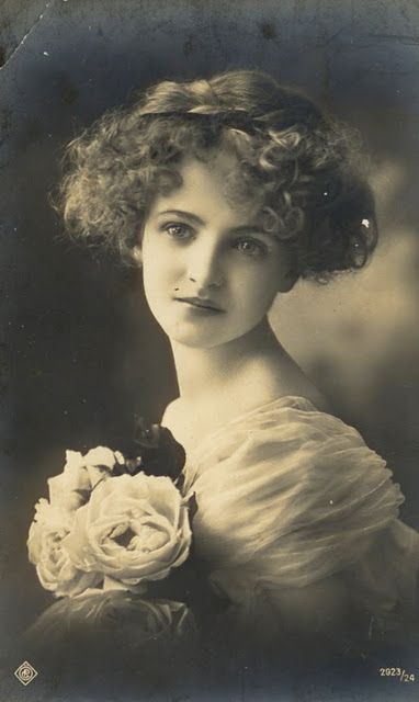 1914 vintage portrait of a womens beauty