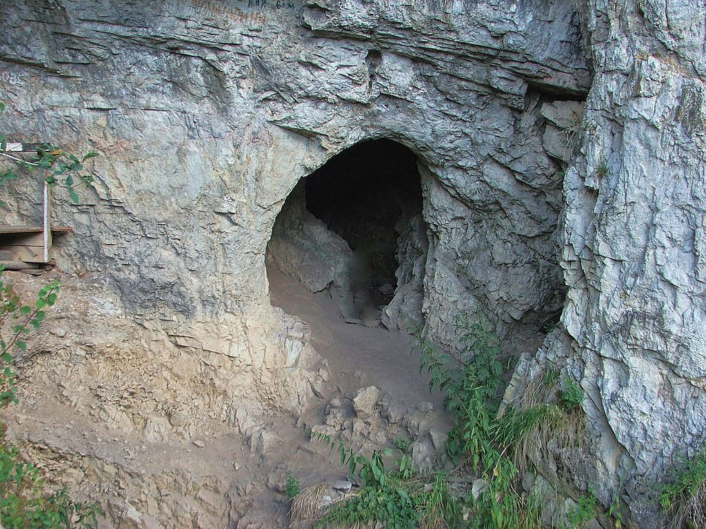 denisova cave the oldest artifact