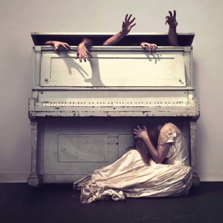 Read more about the article Man Recreates His Sleep Paralysis Hallucinations in Creepy Surreal Photos