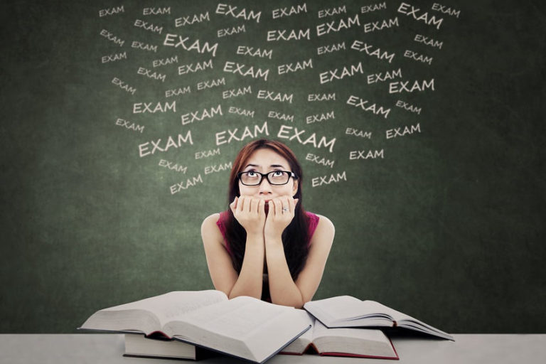 Read more about the article What Is Test Anxiety and How to Overcome It in 4 Easy Ways